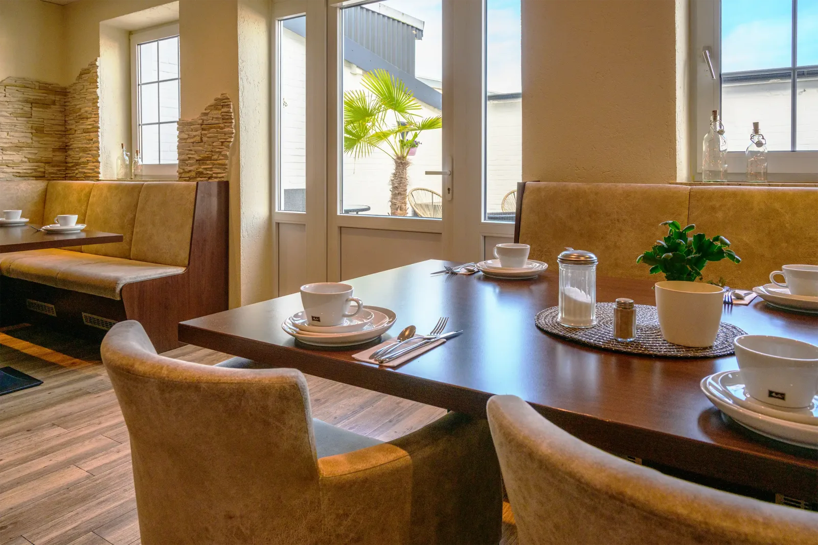 Frühstück in gemütlichem Ambiente im Tauwerk Hotel